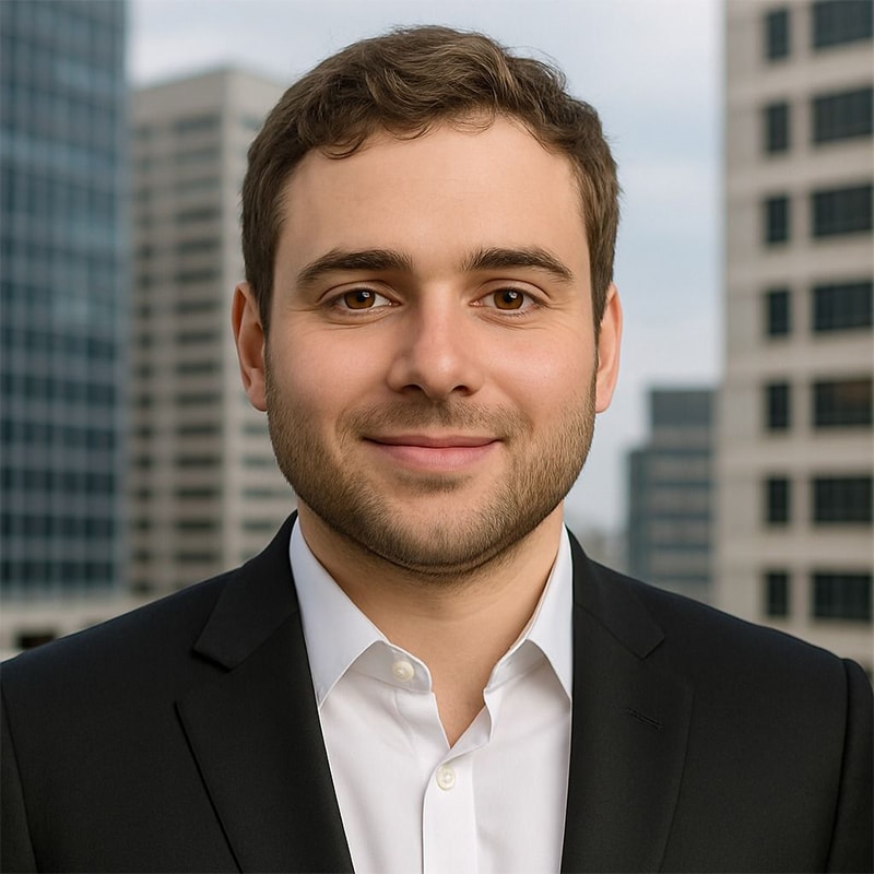 Ricardo headshot